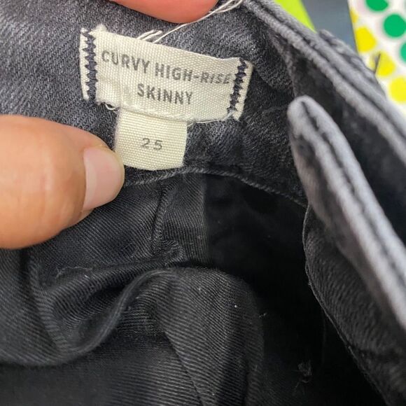 Madewell Curvy High-Rise Skinny Jeans in Black Sea - Picture 13 of 14